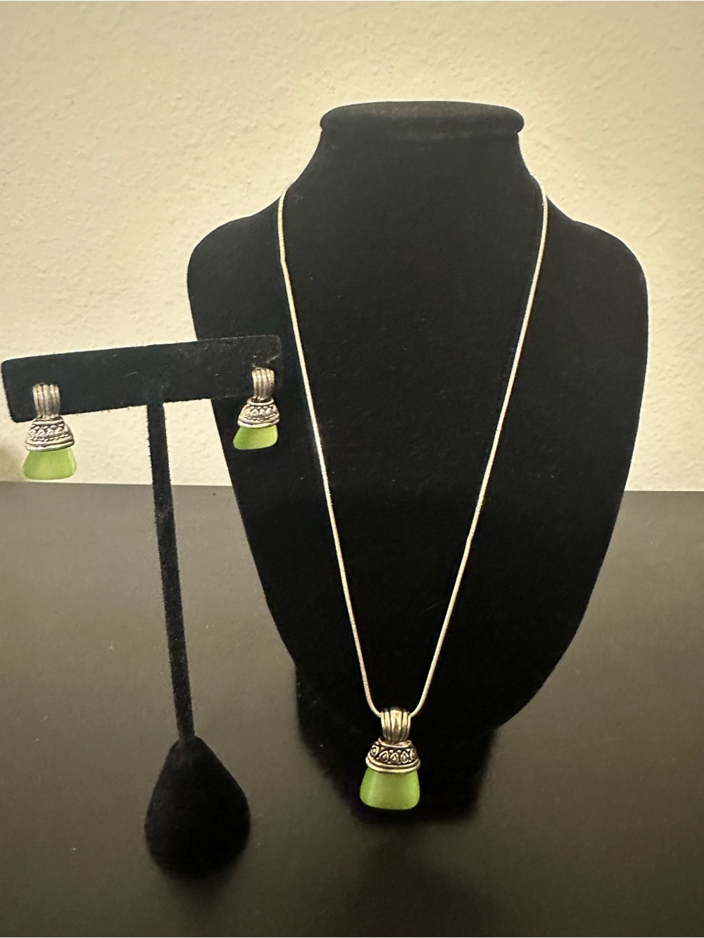Green Glass Drop Pendant Necklace and Earrings Set